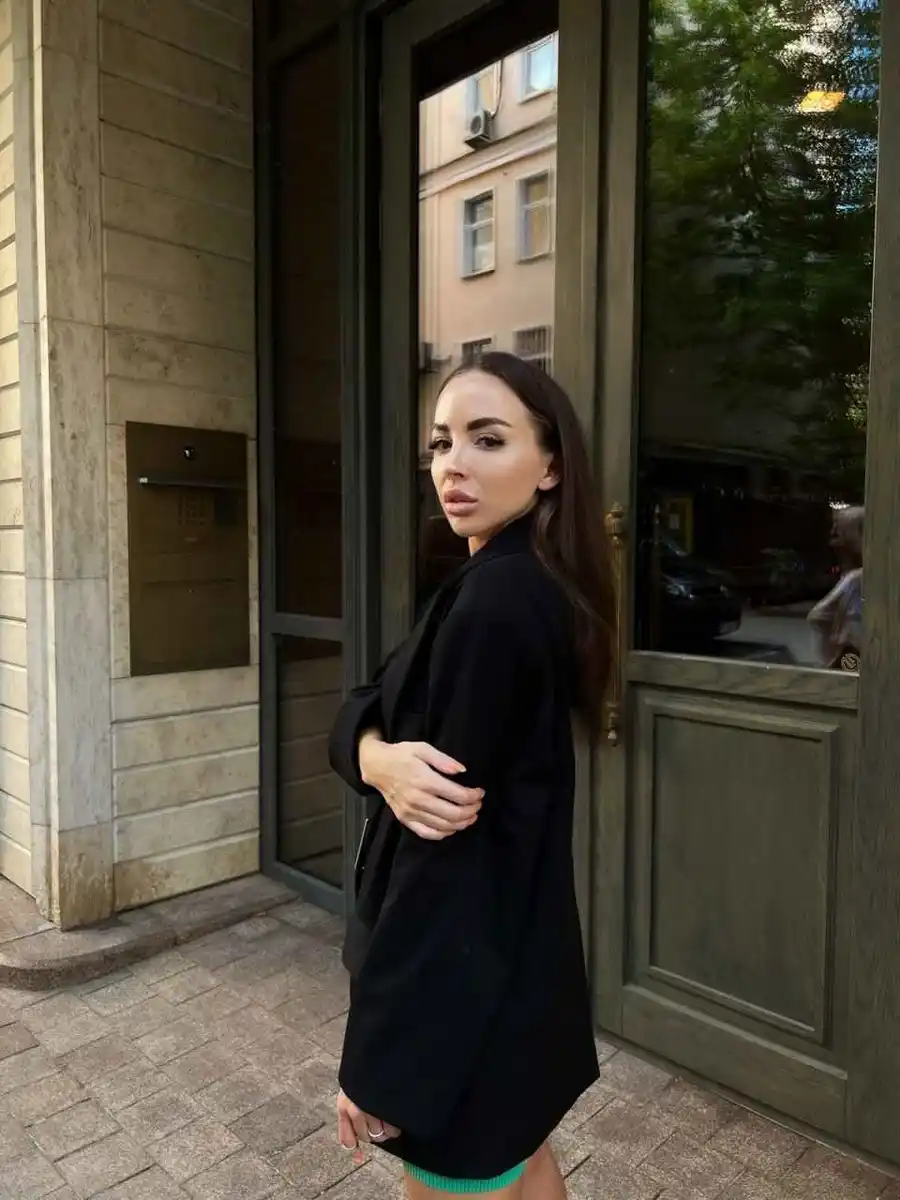 Elizabeth escort in Rome