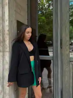 Elizabeth escort in Rome