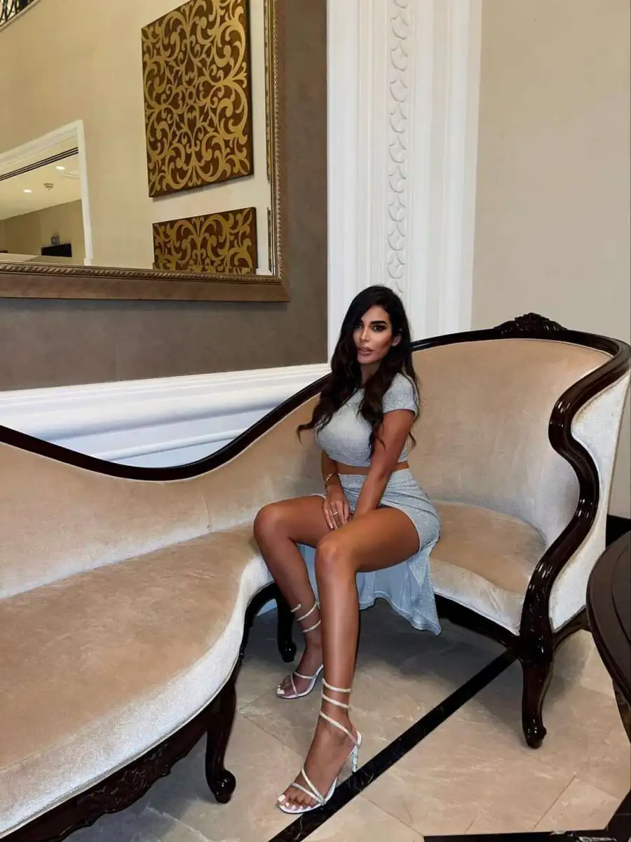 Mira escort in Rome